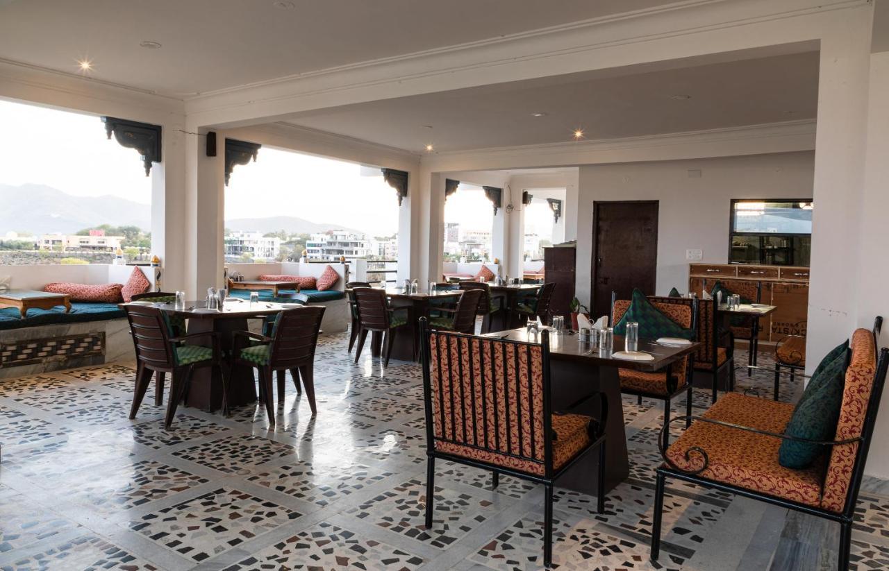 Hotel Sargam Sadan Udaipur Exteriör bild
